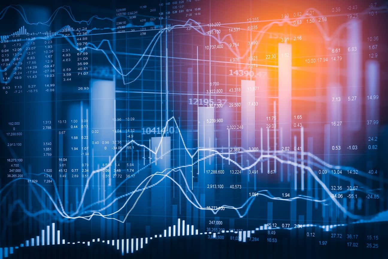 How to Pick Stocks: Fundamentals vs. Technicals
